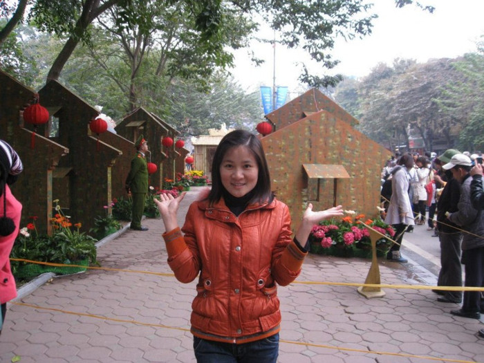 Sen là người dễ gần, hay cười và vui tính.