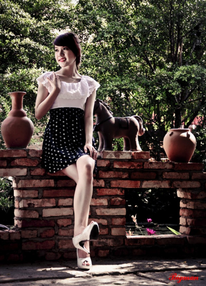 Thủy là người rất đam mê nghệ thuật nhưng việc học luôn được Thủy đặt lên hàng đầu. Vì Thủy biết rằng trong cuộc sống hội nhập ngày nay vẻ đẹp bề ngoài rất quan trọng nhưng việc có tri thức cũng quan trọng không kém.