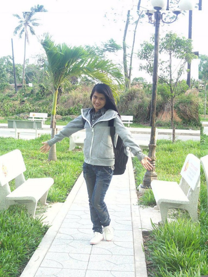 Trang đến từ vùng đồng bằng,vùng sông nước mang đậm được bản chất là người miền Tây, vui tươi thân thiện