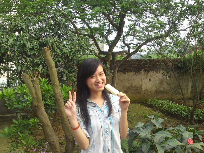 Thảo là người cởi mở, hòa đồng, rất thích giao tiếp với mọi người và muốn có thật nhiều bạn Thảo là người cởi mở, hòa đồng, rất thích giao tiếp với mọi người và muốn có thật nhiều bạn