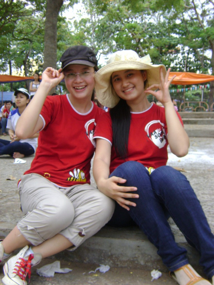 Dẫu cuộc đời nhiều bon chen, cám dỗ nhưng luôn "sống hiên ngang và nhân ái chan hòa".