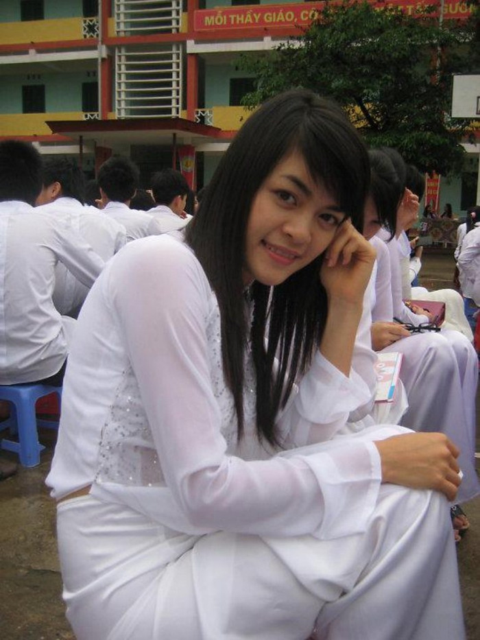 Phạm Thị Thùy Linh là người cứng đầu, ngang bướng nhưng hay cười....muốn làm cho mọi người xung quanh minh luôn cười.