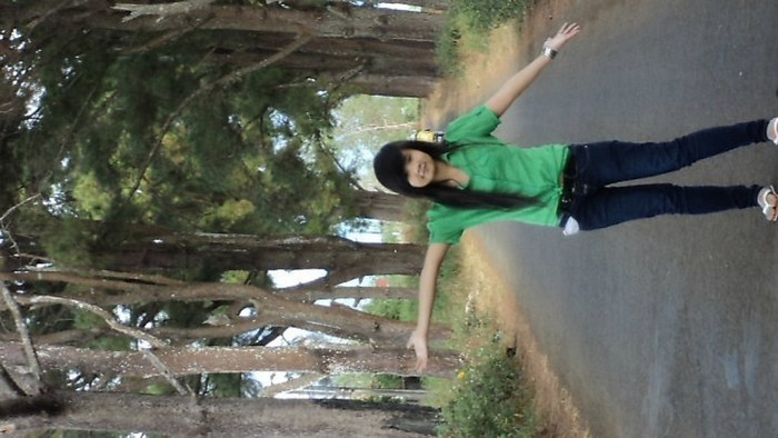 Đến từ phố núi Pleiku, Quyên sở hũư làn da rám nắng và nụ cười khá dễ thương.