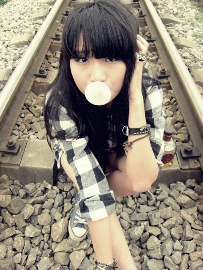 Nguyễn Thị Thu Huyền năm nay 16 tuổi, cao 1m71, nặng 50 kg,