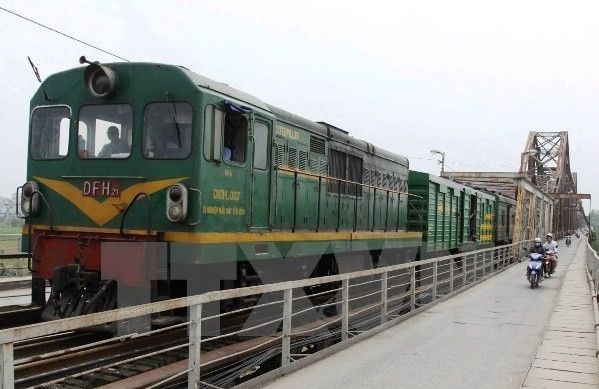 Đường sắt cần được đầu tư, nâng cấp phục vụ cho nhu cầu của người dân và phát triển kinh tế đất nước. ảnh minh họa: TTXVN. Đường sắt cần được đầu tư, nâng cấp phục vụ cho nhu cầu của người dân và phát triển kinh tế đất nước. ảnh minh họa: TTXVN.