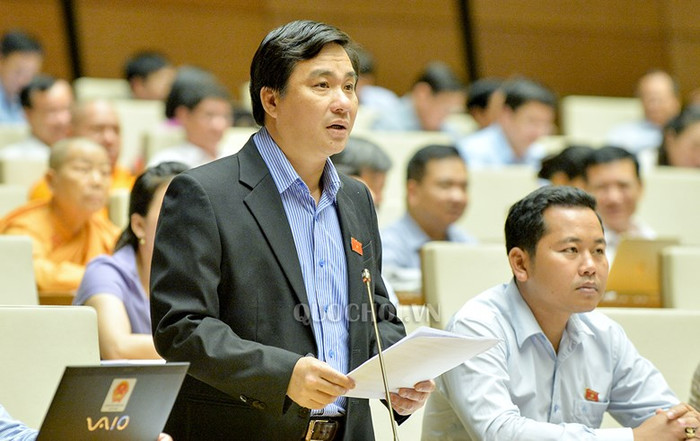 Đại biểu Dương Minh Tuấn nói rằng, ai cũng đau xé đến lòng khi nhìn cảnh các cháu bị bảo mẫu hành hạ một cách tàn nhẫn. ảnh: quochoi.vn Đại biểu Dương Minh Tuấn nói rằng, ai cũng đau xé đến lòng khi nhìn cảnh các cháu bị bảo mẫu hành hạ một cách tàn nhẫn. ảnh: quochoi.vn