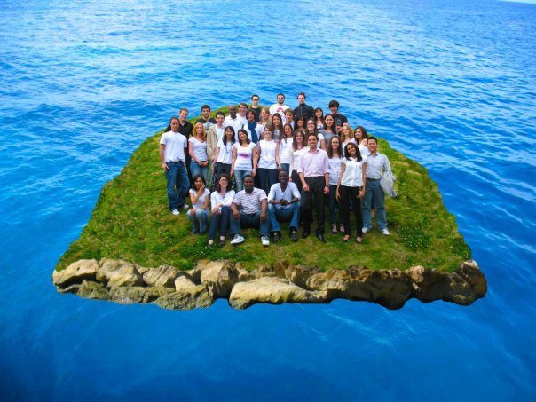 Giá như Robinson ngày xưa ở ngoài đảo mà đông vui thế này thì sướng nhỉ? Giá như Robinson ngày xưa ở ngoài đảo mà đông vui thế này thì sướng nhỉ?