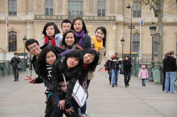 Cái này gọi là: Đè đầu cưỡi cổ nè. Cái này gọi là: Đè đầu cưỡi cổ nè.