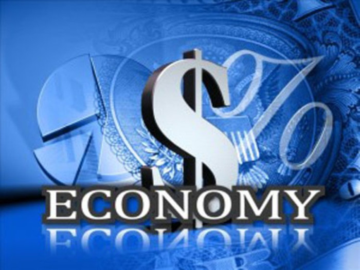 13. Kinh tế Tỷ lệ thất nghiệp của SV mới ra trường: 9,4% Tỷ lệ thất nghiệp của SV có kinh nghiệm: 5,7% Thu nhập của SV mới ra trường: 48.000 USD Thu nhập của SV có kinh nghiệm: 76.000 USD Tăng trưởng việc làm dự kiến: 6% Ngành nghề liên quan: Chuyên gia kinh tế