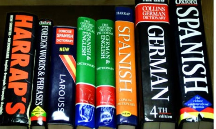 10. Tiếng Pháp, Đức, Latin và các ngoại ngữ thông dụng Tỷ lệ thất nghiệp của SV mới ra trường: 7,9% Tỷ lệ thất nghiệp của SV có kinh nghiệm: 4,8% Thu nhập của SV mới ra trường: 32.000 USD Thu nhập của SV có kinh nghiệm: 50.000 USD Tăng trưởng việc làm dự kiến: 42% Ngành nghề liên quan: Phiên dịch và biên dịch
