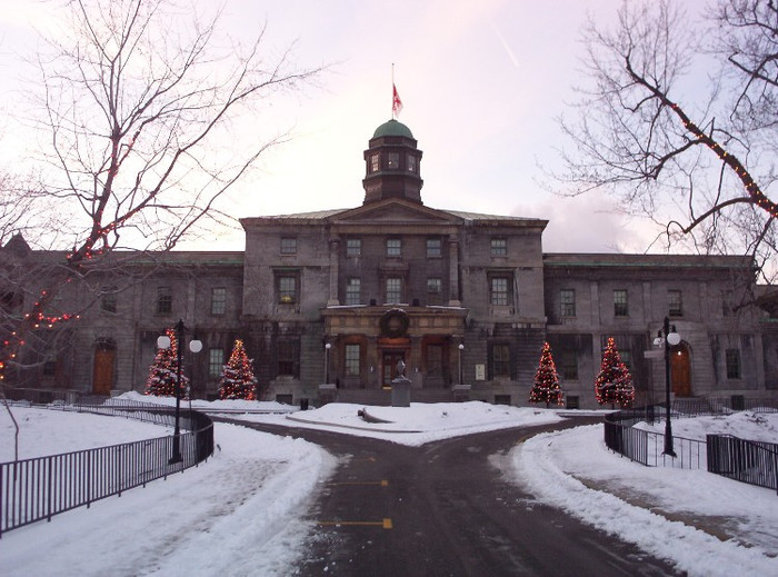 26. McGill University. Trường Đại học McGill là một trường đại học công nằm ở thành phố Montreal, bang Quebec của Canada. Luôn chiếm thứ hạng cao trong các bảng xếp hạng trường đại học quốc tế của các tổ chức và tạp chí nổi tiếng như Liên minh châu Âu, Gourman Report, Princeton Review và The Times Higher Education Supplement, Trường Đại học McGill được xem là một trong những trường đại học tốt nhất ở Canada và trên thế giới. 26. McGill University. Trường Đại học McGill là một trường đại học công nằm ở thành phố Montreal, bang Quebec của Canada. Luôn chiếm thứ hạng cao trong các bảng xếp hạng trường đại học quốc tế của các tổ chức và tạp chí nổi tiếng như Liên minh châu Âu, Gourman Report, Princeton Review và The Times Higher Education Supplement, Trường Đại học McGill được xem là một trong những trường đại học tốt nhất ở Canada và trên thế giới.