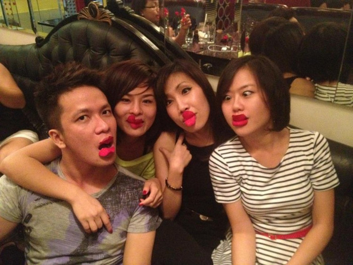 Môi trái tim thì đẹp rồi. Nhưng môi các bạn này hình trái gì vậy nhỉ? Môi trái tim thì đẹp rồi. Nhưng môi các bạn này hình trái gì vậy nhỉ?