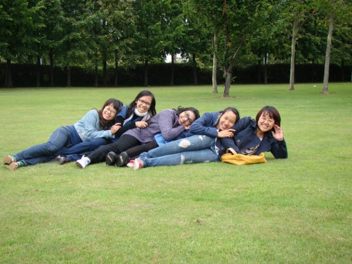 À ơi, à ơi, bé ơi ngủ ngoan. Sao vẫn chưa ngủ thế này? À ơi, à ơi, bé ơi ngủ ngoan. Sao vẫn chưa ngủ thế này?