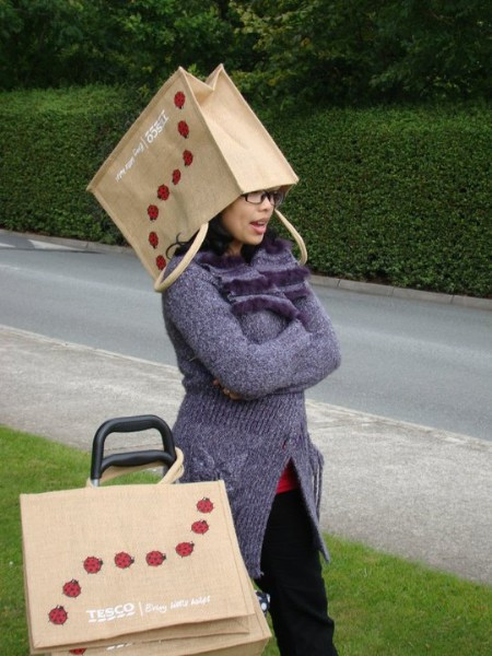 Đây có phải là 1 tín đồ của shopping? Đây có phải là 1 tín đồ của shopping?