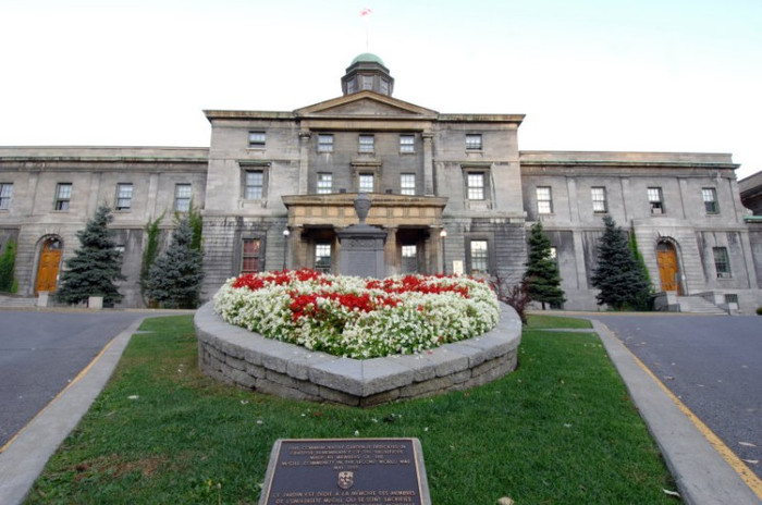 Năm 2011, McGill được xếp hạng các trường đại học tốt nhất ở Canada, trường đại học công tốt nhất thứ hai ở Bắc Mỹ, xếp hạng thứ 28 trên thế giới theo Giáo dục Times Higher World University Rankings. Năm 2011, McGill được xếp hạng các trường đại học tốt nhất ở Canada, trường đại học công tốt nhất thứ hai ở Bắc Mỹ, xếp hạng thứ 28 trên thế giới theo Giáo dục Times Higher World University Rankings.