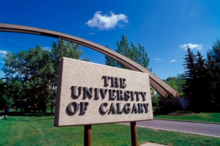 10. Trường đại học Calgary là trường đại học nghiên cứu được thành lập năm 1966 tại Calgary, Alberta, Canada (một thành phố sạch đẹp và thân thiện). Khuôn viên chính của trường nằm ở phía tây bắc của Calgary, với 50.000m2 và đang dần hoàn thiện cơ sở hạ tầng để có thể đáp ứng được số lượng lớn sinh viên và các hoạt động nghiên cứu 10. Trường đại học Calgary là trường đại học nghiên cứu được thành lập năm 1966 tại Calgary, Alberta, Canada (một thành phố sạch đẹp và thân thiện). Khuôn viên chính của trường nằm ở phía tây bắc của Calgary, với 50.000m2 và đang dần hoàn thiện cơ sở hạ tầng để có thể đáp ứng được số lượng lớn sinh viên và các hoạt động nghiên cứu