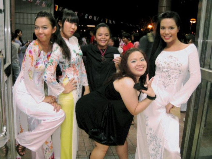 Thật khó hiểu. Miễn comment. Thật khó hiểu. Miễn comment.