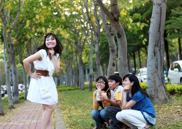 Các bạn xem tớ biểu diễn nè. Các bạn xem tớ biểu diễn nè.