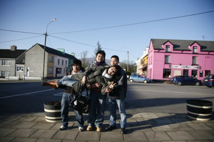 Trời ơi, chụp nhanh lên. Nặng quá! Trời ơi, chụp nhanh lên. Nặng quá!