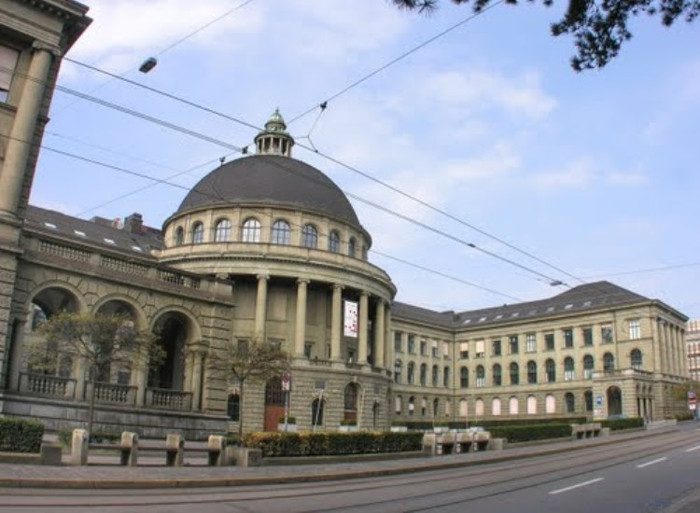 Đây là một trung tâm đào tạo đồ sộ với 83 phòng thí nghiệm và cơ sở nghiên cứu trực thuộc, quy tụ hơn 330 giáo sư (gần 50% là người nước ngoài), 840 giảng viên cùng đội ngũ các nhà nghiên cứu và nhân viên hành chánh lên tới 7.500 người. Hàng năm trường có khoảng 12.000 sinh viên và các du học sinh đến từ 80 nước theo học và nghiên cứu ở các bậc cử nhân, thạc sĩ và tiến sĩ. Đây là một trung tâm đào tạo đồ sộ với 83 phòng thí nghiệm và cơ sở nghiên cứu trực thuộc, quy tụ hơn 330 giáo sư (gần 50% là người nước ngoài), 840 giảng viên cùng đội ngũ các nhà nghiên cứu và nhân viên hành chánh lên tới 7.500 người. Hàng năm trường có khoảng 12.000 sinh viên và các du học sinh đến từ 80 nước theo học và nghiên cứu ở các bậc cử nhân, thạc sĩ và tiến sĩ.