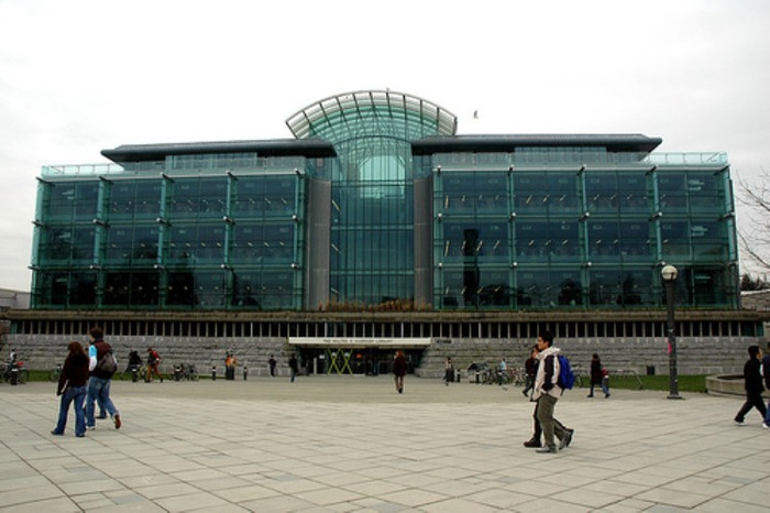 25. University of British Columbia - Canada. Nằm gần trung tâm thành phố Vancouver, University of British Columbia là một trong những trường đại học lớn nhất và được đánh giá cao nhất tại Canada. Kể từ khi mới thành lập (năm 1969) tới nay, Học Viện Anh Ngữ thuộc Đại Học British Columbia đã chào đón hàng nghìn sinh viên theo học chương trình ESL. 25. University of British Columbia - Canada. Nằm gần trung tâm thành phố Vancouver, University of British Columbia là một trong những trường đại học lớn nhất và được đánh giá cao nhất tại Canada. Kể từ khi mới thành lập (năm 1969) tới nay, Học Viện Anh Ngữ thuộc Đại Học British Columbia đã chào đón hàng nghìn sinh viên theo học chương trình ESL.