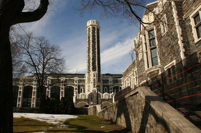 Cựu thị trưởng thành phố New York – Rudy Giuliani từng học tại đây. Năm 2010 trường chỉ nhận 476 trong tổng số 8.000 sinh viên thi tuyển - một tỷ lệ chọi khá cao (1 chọi 17). Cựu thị trưởng thành phố New York – Rudy Giuliani từng học tại đây. Năm 2010 trường chỉ nhận 476 trong tổng số 8.000 sinh viên thi tuyển - một tỷ lệ chọi khá cao (1 chọi 17).