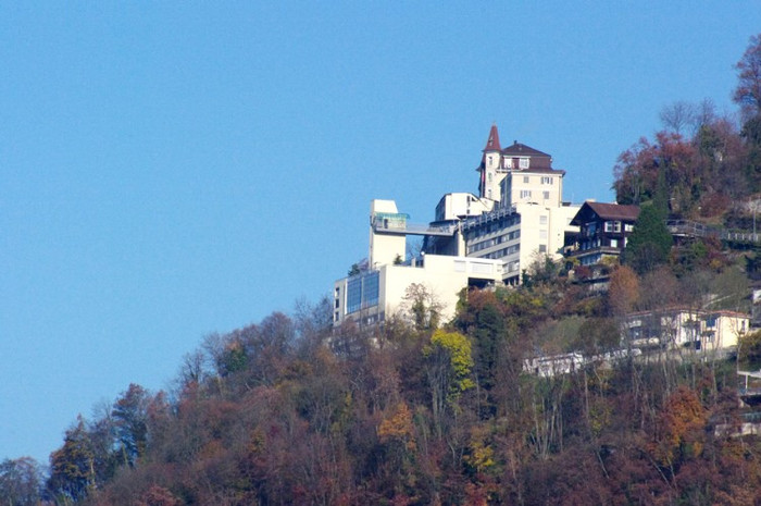 Hơn cả một trường học khách sạn, Glion có các chương trình cấp bằng kết hợp các kiến thức kinh doanh với các kỹ năng quản lý và phát triển con người. Hơn cả một trường học khách sạn, Glion có các chương trình cấp bằng kết hợp các kiến thức kinh doanh với các kỹ năng quản lý và phát triển con người.