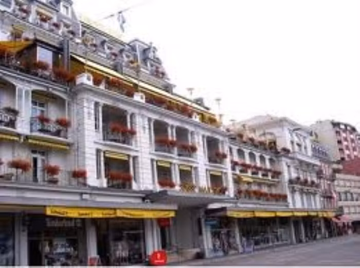 HTTI liên kết với Đại học Derby, Anh Quốc – trường đại học xếp thứ 4 tại Anh Quốc về đào tạo chuyên ngành Quản trị du lịch khách sạn – để đào tạo và cấp bằng Cử nhân. Sinh viên tốt nghiệp đại học sẽ có cơ hội nhận 3 bằng cấp quốc tế Thụy Sỹ, Mỹ và Anh Quốc. HTTI liên kết với Đại học Derby, Anh Quốc – trường đại học xếp thứ 4 tại Anh Quốc về đào tạo chuyên ngành Quản trị du lịch khách sạn – để đào tạo và cấp bằng Cử nhân. Sinh viên tốt nghiệp đại học sẽ có cơ hội nhận 3 bằng cấp quốc tế Thụy Sỹ, Mỹ và Anh Quốc.