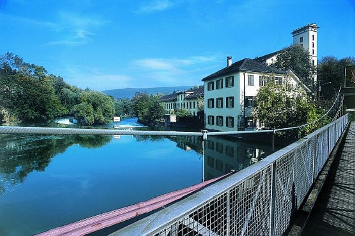 UBFS nơi tập trung sinh viên đến từ hơn 40 quốc gia, chiếm 55% sinh viên Thụy Sỹ, 10% các nước châu Âu, 25% sinh viên châu Á trong đó có cả sinh viên Việt Nam và 10% sinh viên từ những nước châu Phi. UBFS nơi tập trung sinh viên đến từ hơn 40 quốc gia, chiếm 55% sinh viên Thụy Sỹ, 10% các nước châu Âu, 25% sinh viên châu Á trong đó có cả sinh viên Việt Nam và 10% sinh viên từ những nước châu Phi.