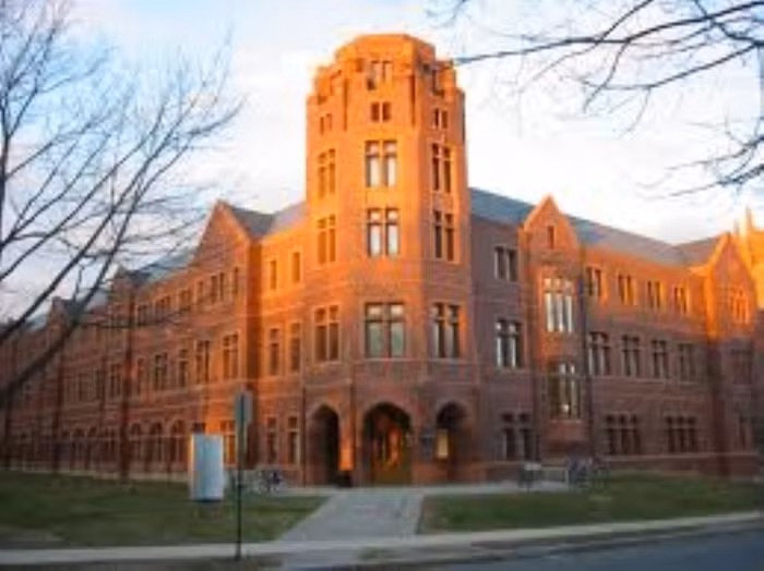 10. Yale University