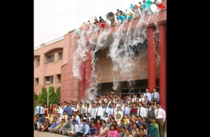 Tạo bối cảnh để post hình. Xem thêm: Những hình ảnh hài hước của du học sinh Việt Nam trên thế giới (P6)/Những hình ảnh hài hước của du học sinh Việt trên khắp thế giới (P7)/Những hình ảnh hài hước của du học sinh Việt trên khắp thế giới (P8)/Những hình ảnh hài hước của du học sinh Việt trên khắp thế giới (P9) Tạo bối cảnh để post hình. Xem thêm: Những hình ảnh hài hước của du học sinh Việt Nam trên thế giới (P6)/Những hình ảnh hài hước của du học sinh Việt trên khắp thế giới (P7)/Những hình ảnh hài hước của du học sinh Việt trên khắp thế giới (P8)/Những hình ảnh hài hước của du học sinh Việt trên khắp thế giới (P9)