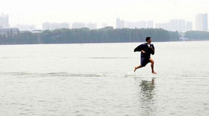 Lướt sóng... Xem thêm: Những hình ảnh hài hước của du học sinh Việt Nam trên thế giới (P6)/Những hình ảnh hài hước của du học sinh Việt trên khắp thế giới (P7)/Những hình ảnh hài hước của du học sinh Việt trên khắp thế giới (P8)/Những hình ảnh hài hước của du học sinh Việt trên khắp thế giới (P9) Lướt sóng... Xem thêm: Những hình ảnh hài hước của du học sinh Việt Nam trên thế giới (P6)/Những hình ảnh hài hước của du học sinh Việt trên khắp thế giới (P7)/Những hình ảnh hài hước của du học sinh Việt trên khắp thế giới (P8)/Những hình ảnh hài hước của du học sinh Việt trên khắp thế giới (P9)