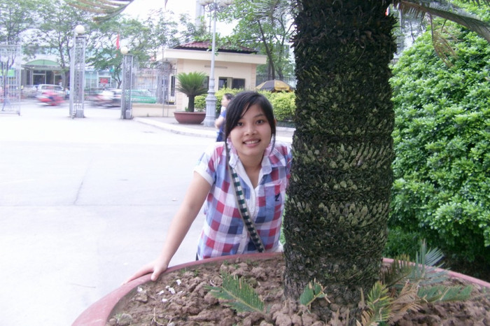 Huệ rất thích xem phim, đi chơi cùng bạn bè, mua sắm. Ước mơ: trở thành một Luật sư tài năng trong tương lai