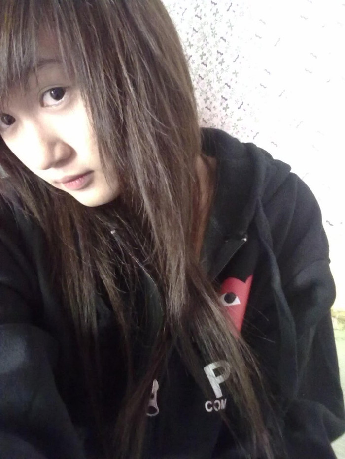 Hồng Nhung yêu thích màu hồng, thích sự thẳng thắn, ghét mưa và sự lừa dối