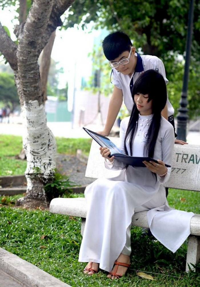 Thanh Thảo là một người nhút nhát, ít nói, thích sự chân thành, sống tình cảm, thích mặc áo dài, đi chơi cùng bạn bè, ghét sự giả tạo. Ước mơ của Thanh Thảo : đậu ĐH Sư Phạm TP HCM trở thành một cô giáo tốt Thanh Thảo là một người nhút nhát, ít nói, thích sự chân thành, sống tình cảm, thích mặc áo dài, đi chơi cùng bạn bè, ghét sự giả tạo. Ước mơ của Thanh Thảo : đậu ĐH Sư Phạm TP HCM trở thành một cô giáo tốt