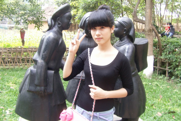 Vân rất thích chụp ảnh, yêu sự thủy chung vì vậy nên rất thích màu tím, thích đi chơi cùng bạn bè, thích đi mua sắm. Ước mơ: trở thành một nhà tạo mẫu tóc nỗi tiếng Vân rất thích chụp ảnh, yêu sự thủy chung vì vậy nên rất thích màu tím, thích đi chơi cùng bạn bè, thích đi mua sắm. Ước mơ: trở thành một nhà tạo mẫu tóc nỗi tiếng