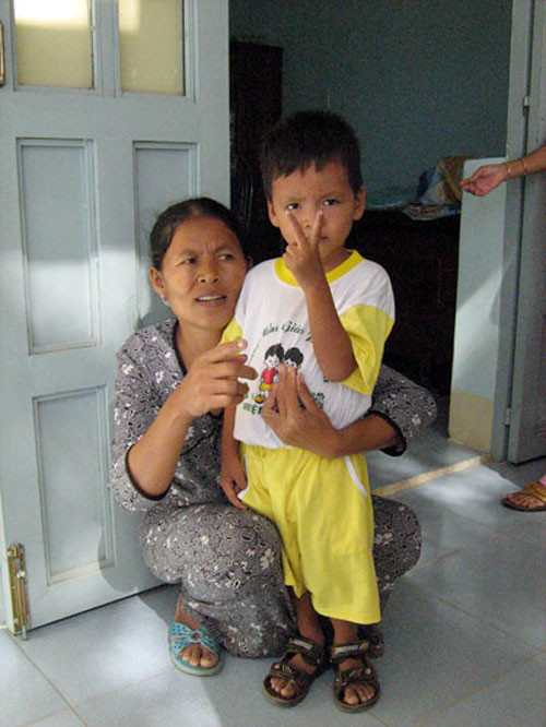 Đặng Hữu Nam và mẹ là Lâm Thị Tuyết.