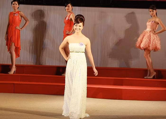 Bùi Thị Khánh Ly <<MIDU ĐẸP TINH KHÔI GIỮA PHỐ SÀI GÒN <<HOTGIRL YẾN KOREA LÀM LU MỜ CẢ HOA CỎ MÙA XUÂN <<Á KHÔI CĐ TÀI CHÍNH - HẢI QUAN ĐẸP LÃNG MẠN TRONG SẮC TÍM <<NGỠ NGÀNG HOT GIRL CÓ VẺ ĐẸP GIỐNG CA SỸ BẢO THY <<HOTGIRL THANH THỦY ƯỚC MƠ TRỞ THÀNH CÔ GIÁO