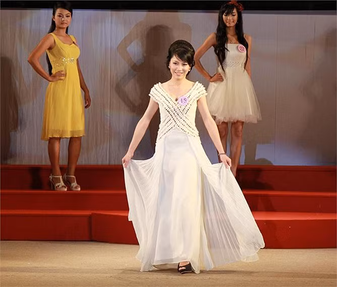 Nguyễn Thị Thùy Linh <<MIDU ĐẸP TINH KHÔI GIỮA PHỐ SÀI GÒN <<HOTGIRL YẾN KOREA LÀM LU MỜ CẢ HOA CỎ MÙA XUÂN <<Á KHÔI CĐ TÀI CHÍNH - HẢI QUAN ĐẸP LÃNG MẠN TRONG SẮC TÍM <<NGỠ NGÀNG HOT GIRL CÓ VẺ ĐẸP GIỐNG CA SỸ BẢO THY <<HOTGIRL THANH THỦY ƯỚC MƠ TRỞ THÀNH CÔ GIÁO