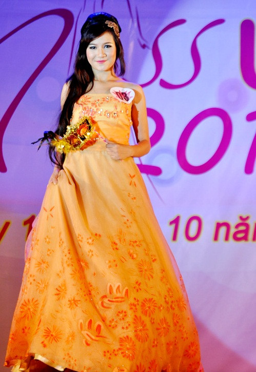 Hotgirl Yến Korea làm lu mờ cả hoa cỏ mùa xuân Á hậu Việt Đỗ Hoàng Anh - Ngôi sao sáng của ĐH Văn hóa Hà Nội >>Những nữ sinh đẹp nhất trường Ams và Chu Văn An >>Truyện cây tre trăm đốt: Con gái Phú ông "mua chồng" ngoài chợ >>Phát hoảng: Vợ Mai An Tiêm dùng nhan sắc bẫy cá về thịt >>Các thí sinh imiss Thăng Long kiêu sa trên sàn Catwalk >>Vẻ đẹp gợi cảm của hotgirl Lilly Luta