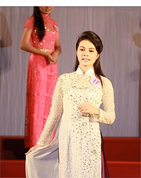 Thân Thị Ái Hoa <<MIDU ĐẸP TINH KHÔI GIỮA PHỐ SÀI GÒN <<HOTGIRL YẾN KOREA LÀM LU MỜ CẢ HOA CỎ MÙA XUÂN <<Á KHÔI CĐ TÀI CHÍNH - HẢI QUAN ĐẸP LÃNG MẠN TRONG SẮC TÍM <<NGỠ NGÀNG HOT GIRL CÓ VẺ ĐẸP GIỐNG CA SỸ BẢO THY <<HOTGIRL THANH THỦY ƯỚC MƠ TRỞ THÀNH CÔ GIÁO