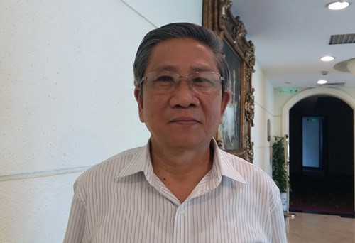“Cố tiến lên hàng đầu, nhưng hàng đầu rồi không biết đi đâu?" “Cố tiến lên hàng đầu, nhưng hàng đầu rồi không biết đi đâu?"
