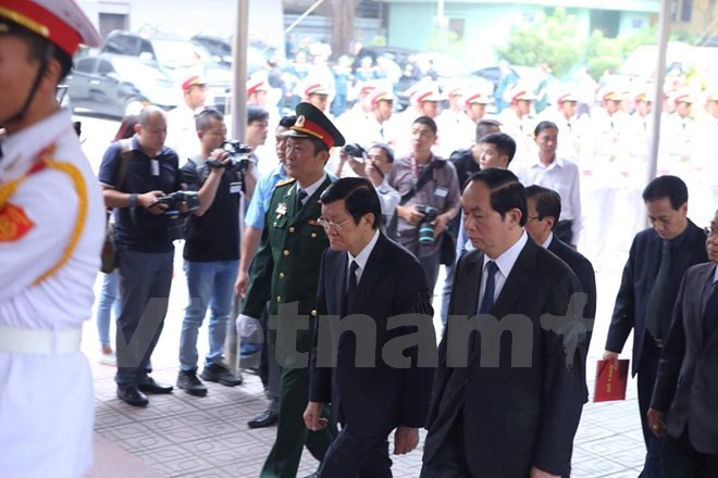 Chủ tịch nước Trần Đại Quang và nguyên Chủ tịch nước Trương Tấn Sang tại lễ viếng. ảnh: Minh Sơn/TTXVN. Chủ tịch nước Trần Đại Quang và nguyên Chủ tịch nước Trương Tấn Sang tại lễ viếng. ảnh: Minh Sơn/TTXVN.