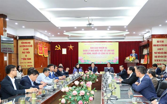 Quang cảnh hội nghị bàn giao. Quang cảnh hội nghị bàn giao.