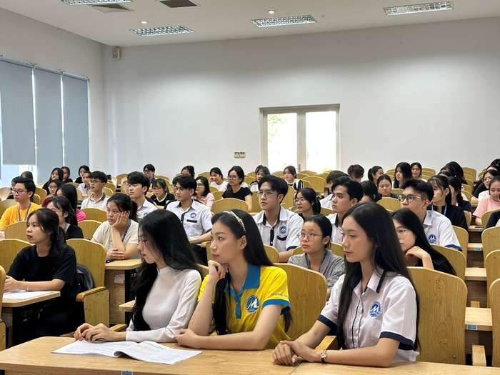 Sinh viên Trường Đại học Tài chính - Marketing học tập trên giảng đường. (Ảnh: NTCC) Sinh viên Trường Đại học Tài chính - Marketing học tập trên giảng đường. (Ảnh: NTCC)