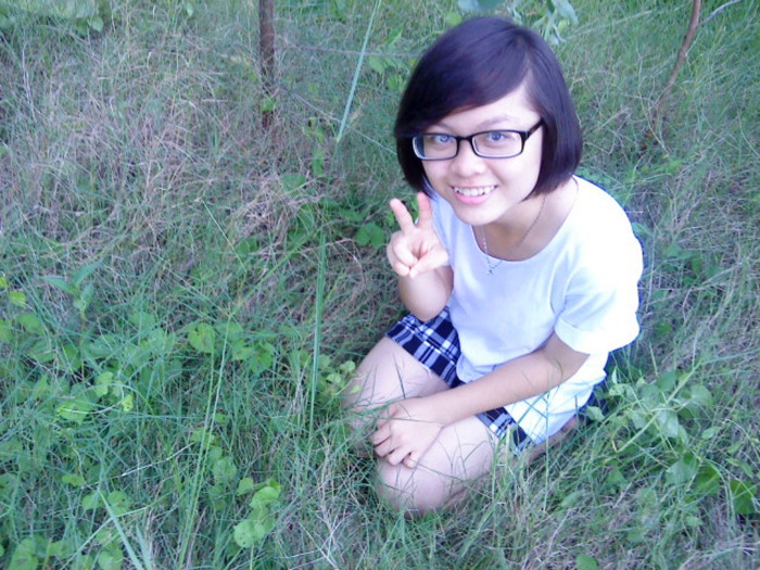 Giang My là một cô bé ít nói,ít thể hiện tình cảm ra bên ngoài Giang My là một cô bé ít nói,ít thể hiện tình cảm ra bên ngoài