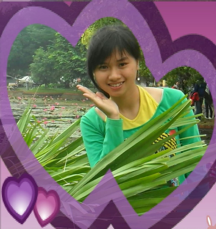 Ngô Anh yêu ca hát, thích đi du lịch và mua sắm. Đối với Ngô Anh, gia đình luôn là số một.