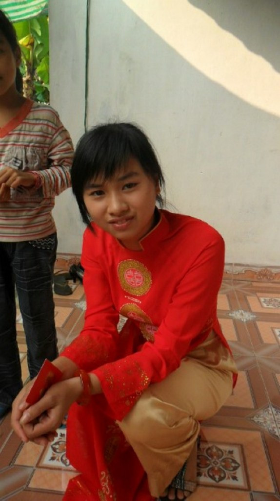 Ngô Thị Anh là người vui vẻ hòa đồng, hơi đanh đá nhưng sống lâu mọi người hiểu và yêu mến.