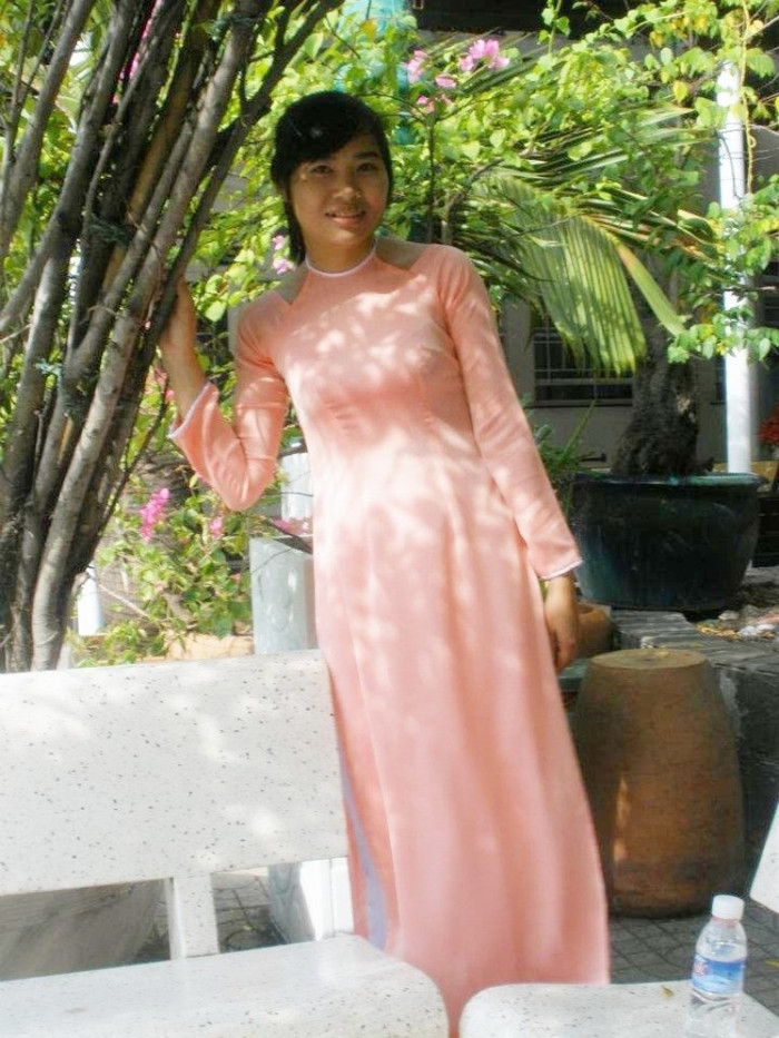 Minh Thắm thích ăn kem, đọc truyện, nghe nhạc và tham gia các hoạt động tình nguyện.