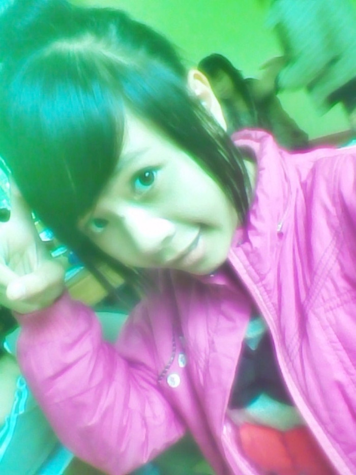 Thu Quế sinh ngày 1/9/1996, là người vui vẻ, rất hay cười, thích ca hát, nhảy, múa, thích lượn phố cùng bạn. Thu Quế thích nhâm nhi café, ghét sự lừa dối